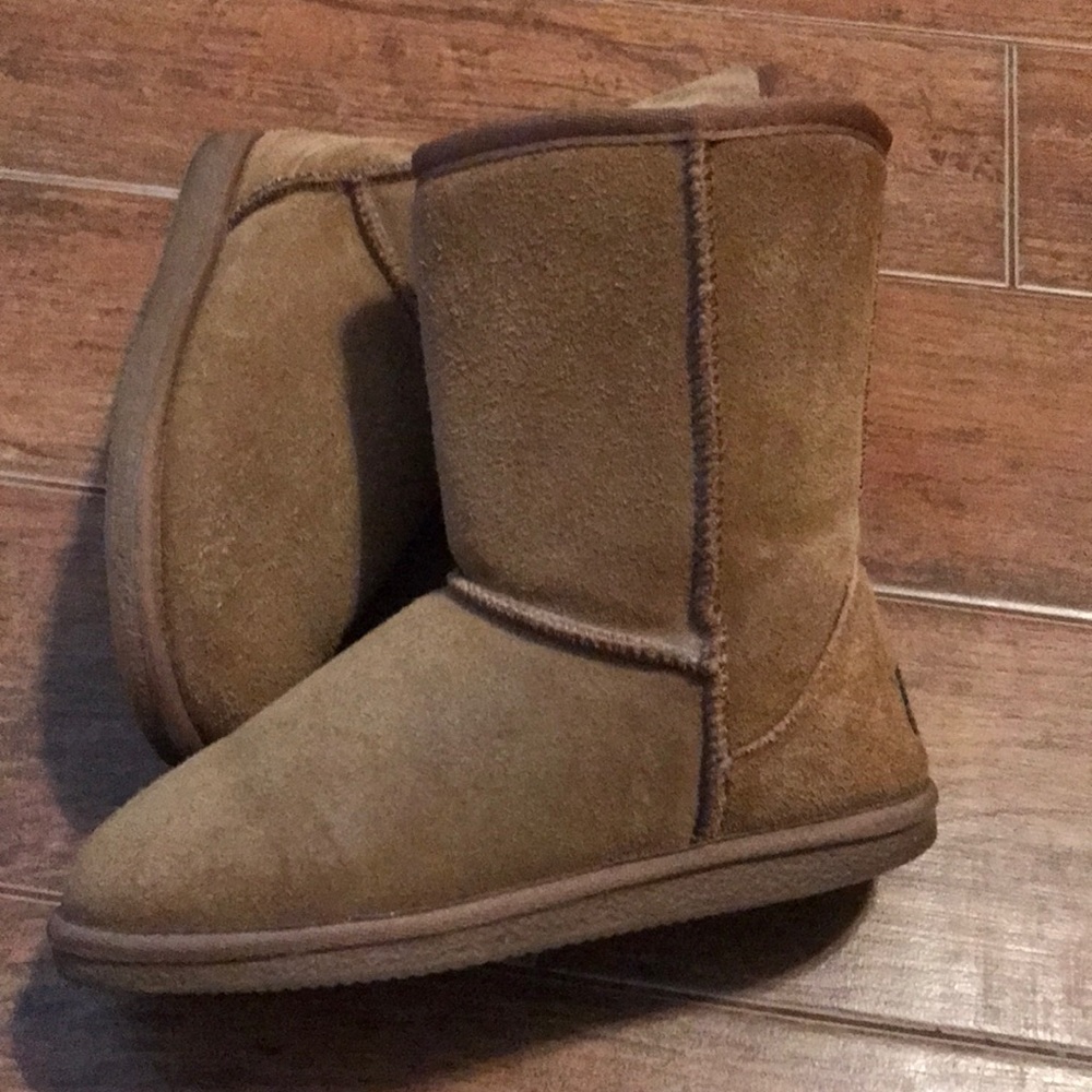 Like new Sherpa lined Winter boots!